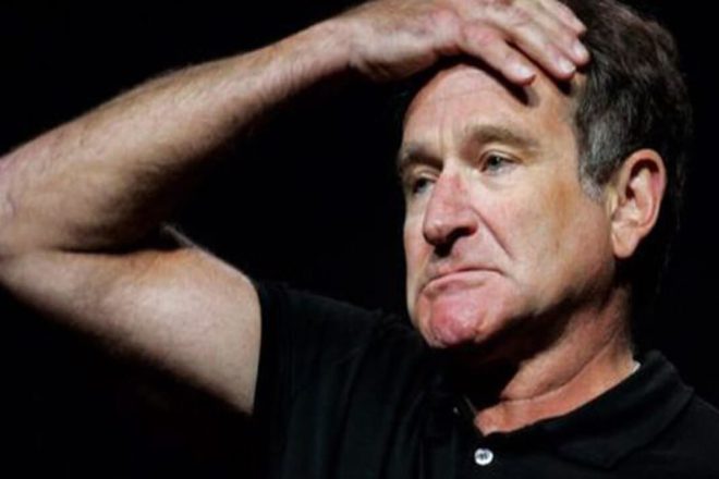 Robbin Williams placing hand on forehead